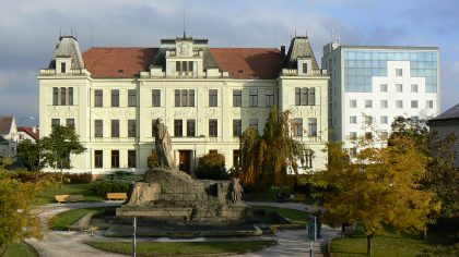 Gymnázium (1)